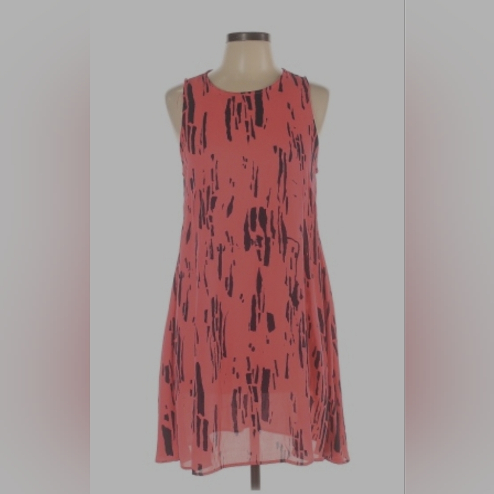 Very cute, very light and cool, casual summer dress! Sz L